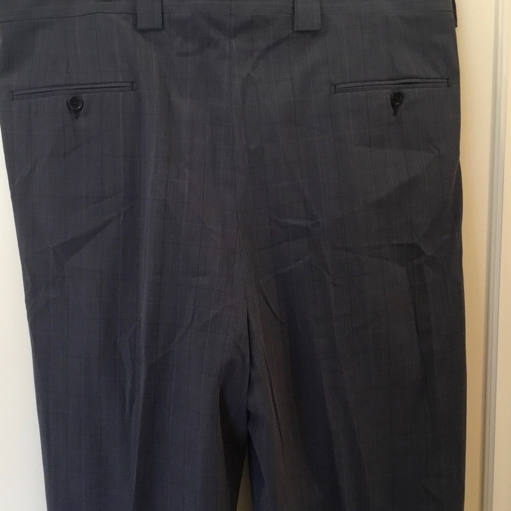 Men’s Sophisticated Charcoal Suit 44L - Picture 11 of 11